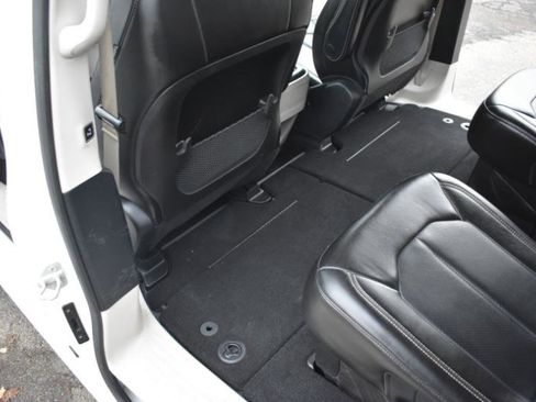 Used 2020 Chrysler Voyager Lxi image 20