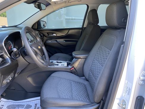 Used 2018 Chevrolet Equinox LT FWD image 16