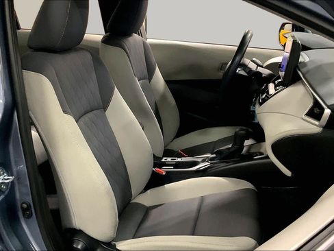 Used 2025 Toyota Corolla LE FWD image 9