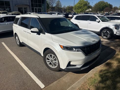 Certified 2024 Kia Carnival LX image 1