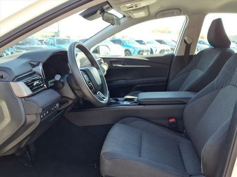 Used 2025 Toyota Camry LE image 9