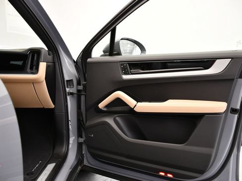 Certified 2026 Porsche Cayenne Coupe AWD/4WD image 50