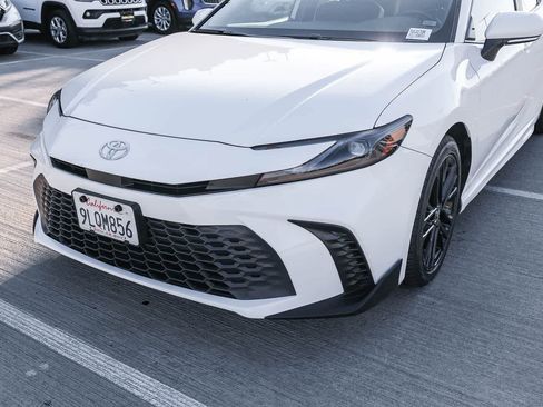 Used 2025 Toyota Camry SE FWD image 11