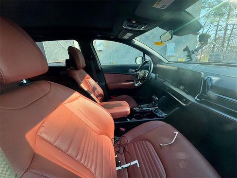 Used 2023 Kia Sportage SX image 3