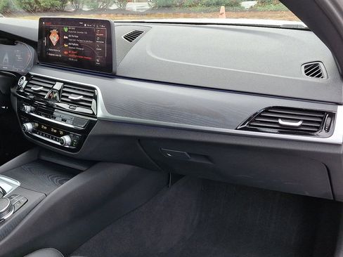 Used 2023 BMW 540i xDrive w/ Premium Package image 12