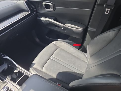 Used 2025 Kia Sorento EX w/ Panoramic Sunroof Package image 16