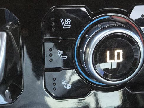 Used 2024 GMC Sierra 3500 AT4 w/ AT4 Premium Plus Package image 8