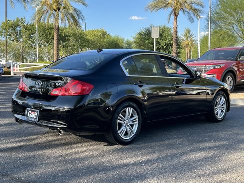 Used 2015 INFINITI Q40 w/ Moonroof Package RWD image 4
