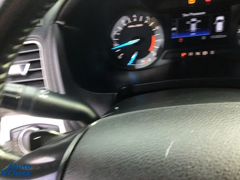 Used 2017 Ford Explorer XLT image 33