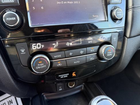Used 2017 Nissan Rogue SL w/ SL Premium Package FWD image 25