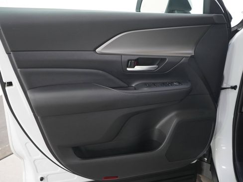 Used 2025 Toyota Grand Highlander AWD Hybrid image 23