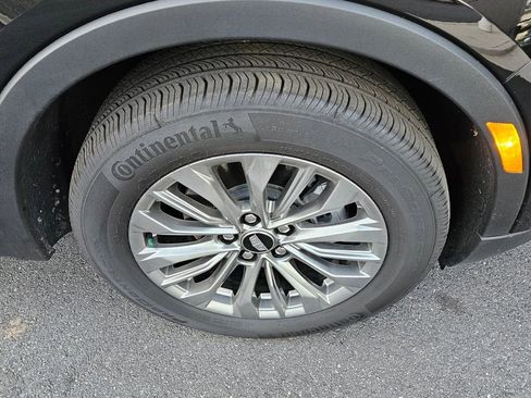 Used 2025 Cadillac XT4 Premium Luxury image 10