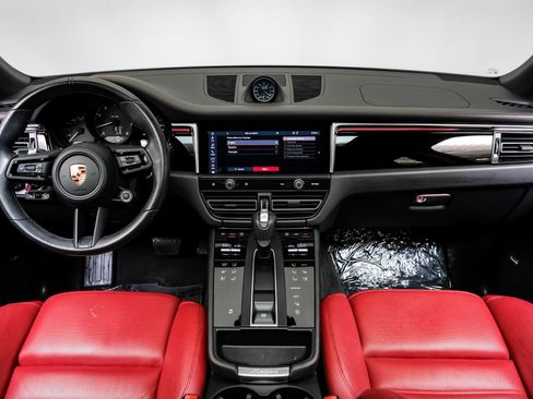 Used 2024 Porsche Macan image 19
