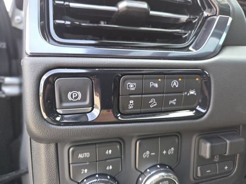 New 2026 GMC Yukon AT4 w/ AT4 Premium Plus Package AWD/4WD image 13
