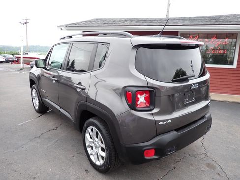 Used 2017 Jeep Renegade Latitude w/ Popular Equipment Group AWD/4WD image 4