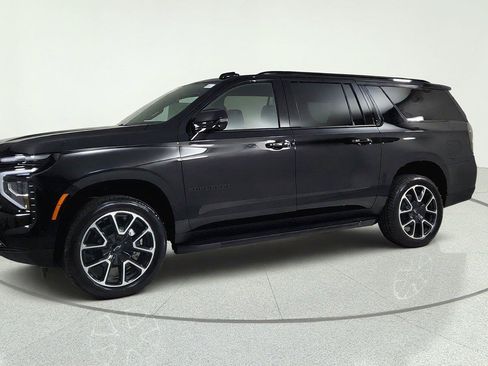 New 2026 Chevrolet Suburban RST w/ Comfort Package AWD/4WD image 3