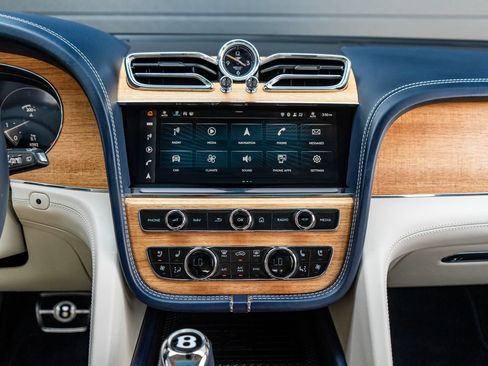 Certified 2023 Bentley Bentayga AWD/4WD image 33