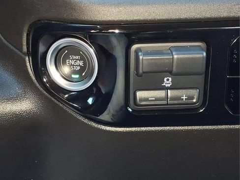 Used 2025 Chevrolet Silverado 1500 LT AWD/4WD image 18