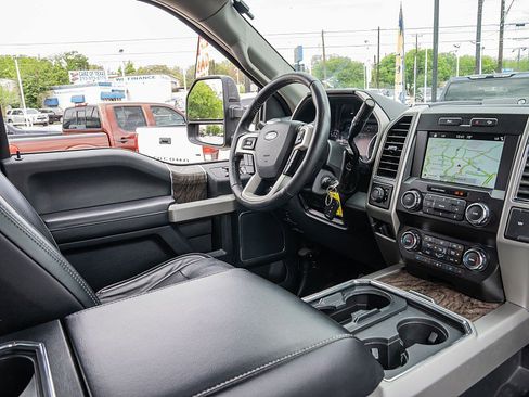 Used 2019 Ford F250 Lariat w/ Lariat Value Package image 19