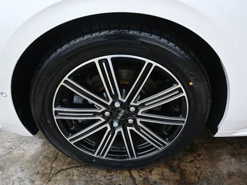 Used 2017 Lincoln Continental Reserve w/ Technology Package image 10