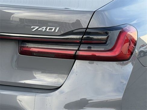 Used 2021 BMW 740i w/ M Sport Package image 6