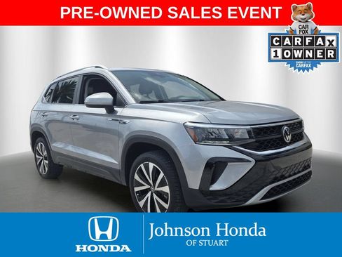 Used 2023 Volkswagen Taos SE FWD image 1