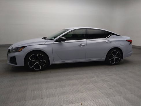 Used 2023 Nissan Altima 2.5 SR FWD image 2