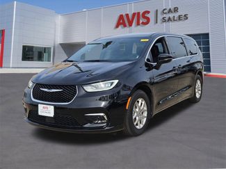 Used 2025 Chrysler Pacifica Select video 1