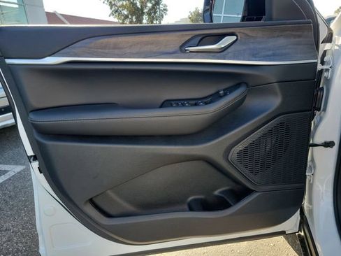 New 2026 Jeep Grand Cherokee Altitude image 17