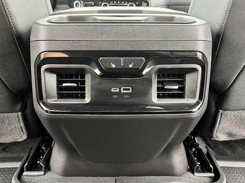 Used 2024 Chevrolet Silverado 1500 ZR2 image 22