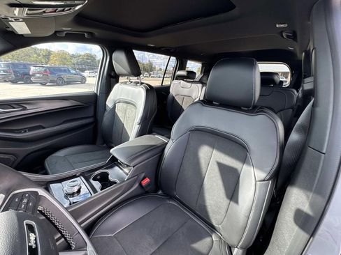 New 2025 Jeep Grand Cherokee L Altitude image 50