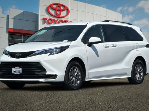Certified 2026 Toyota Sienna LE FWD image 7
