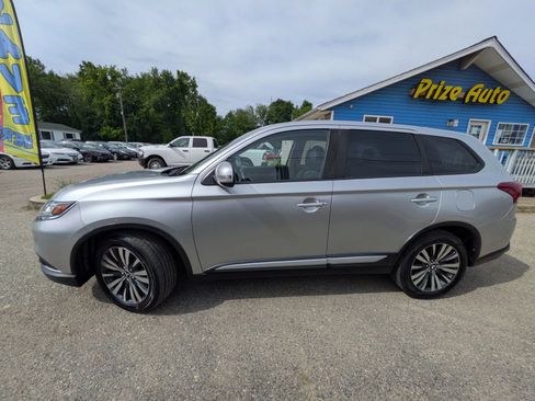 Used 2020 Mitsubishi Outlander SE FWD image 3