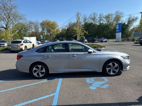 Used 2018 Honda Accord EX image 9