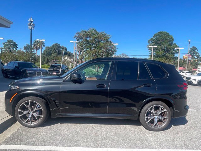 Used 2024 BMW X5 xDrive40i w/ M Sport Package AWD/4WD image 3