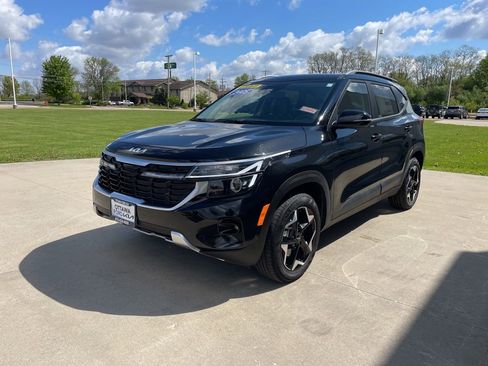 Used 2025 Kia Seltos S AWD/4WD image 2