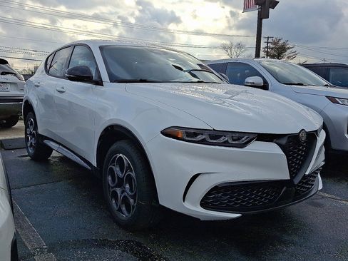 New 2025 Alfa Romeo Tonale image 3