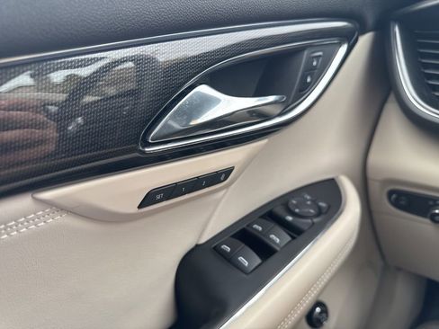 Used 2022 Buick Envision Essence w/ Safety Package image 38