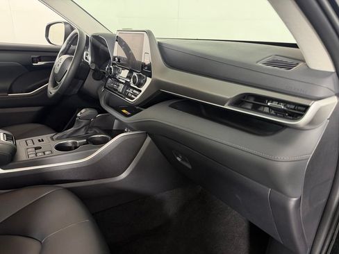 Used 2026 Toyota Highlander XLE AWD/4WD image 32