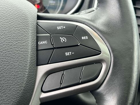 Used 2019 Jeep Cherokee Limited AWD/4WD image 24