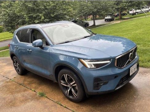 Used 2023 Volvo XC40 B5 Plus AWD/4WD image 7