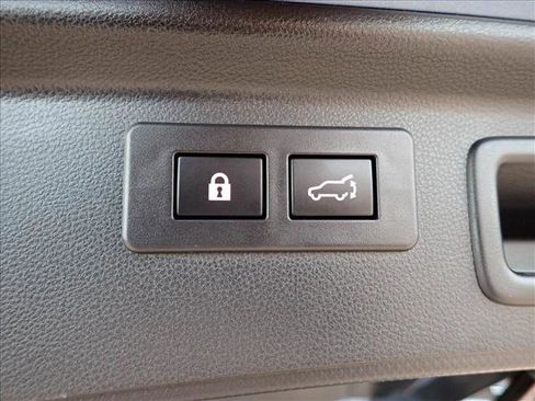 Used 2024 Subaru Forester Premium image 9