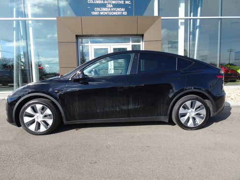 Used 2021 Tesla Model Y Long Range image 2