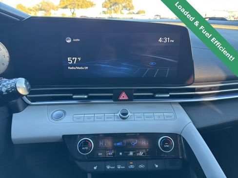 Used 2022 Hyundai Elantra Limited image 27
