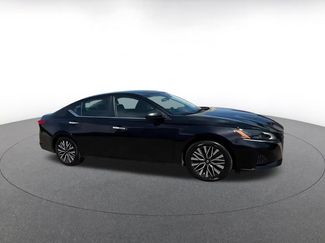 Used 2025 Nissan Altima 2.5 SV FWD video 2