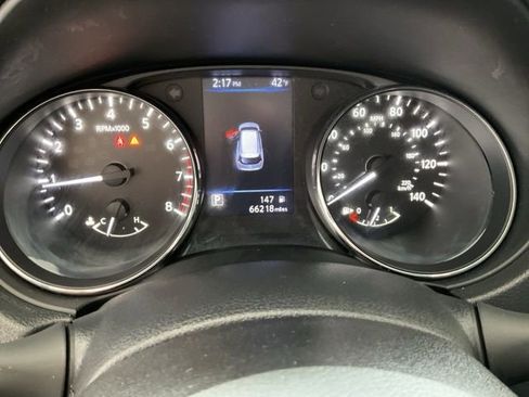 Used 2020 Nissan Rogue SV image 9