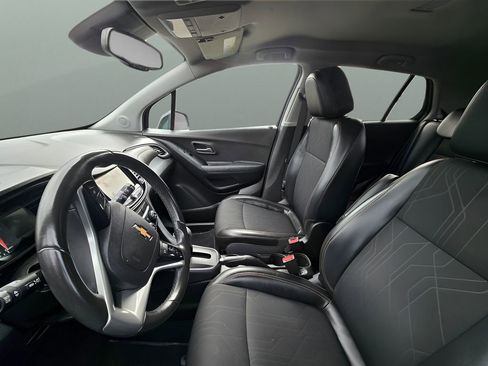 Used 2020 Chevrolet Trax LT w/ LT Convenience Package image 10