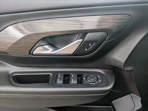 Used 2024 GMC Terrain SLE image 15