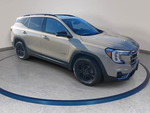 Used 2022 GMC Terrain AT4 image 3