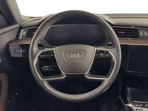 Used 2021 Audi e-tron Premium Plus w/ Premium Plus Package image 20